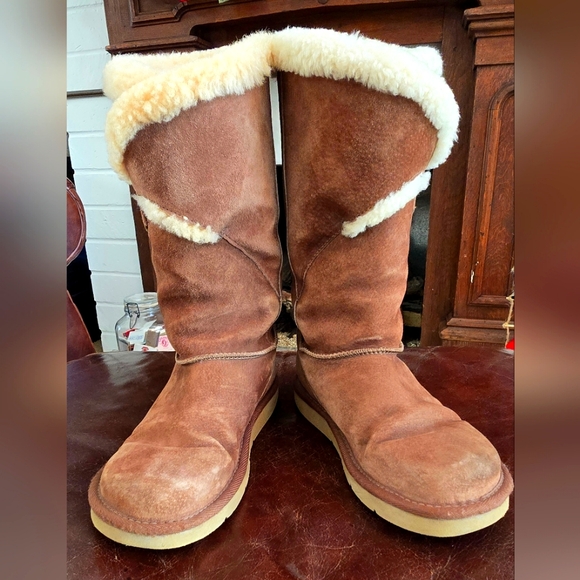 UGG Australia Women's Brown Suede l Mid Calf Boots  US 6 - Picture 1 of 11
